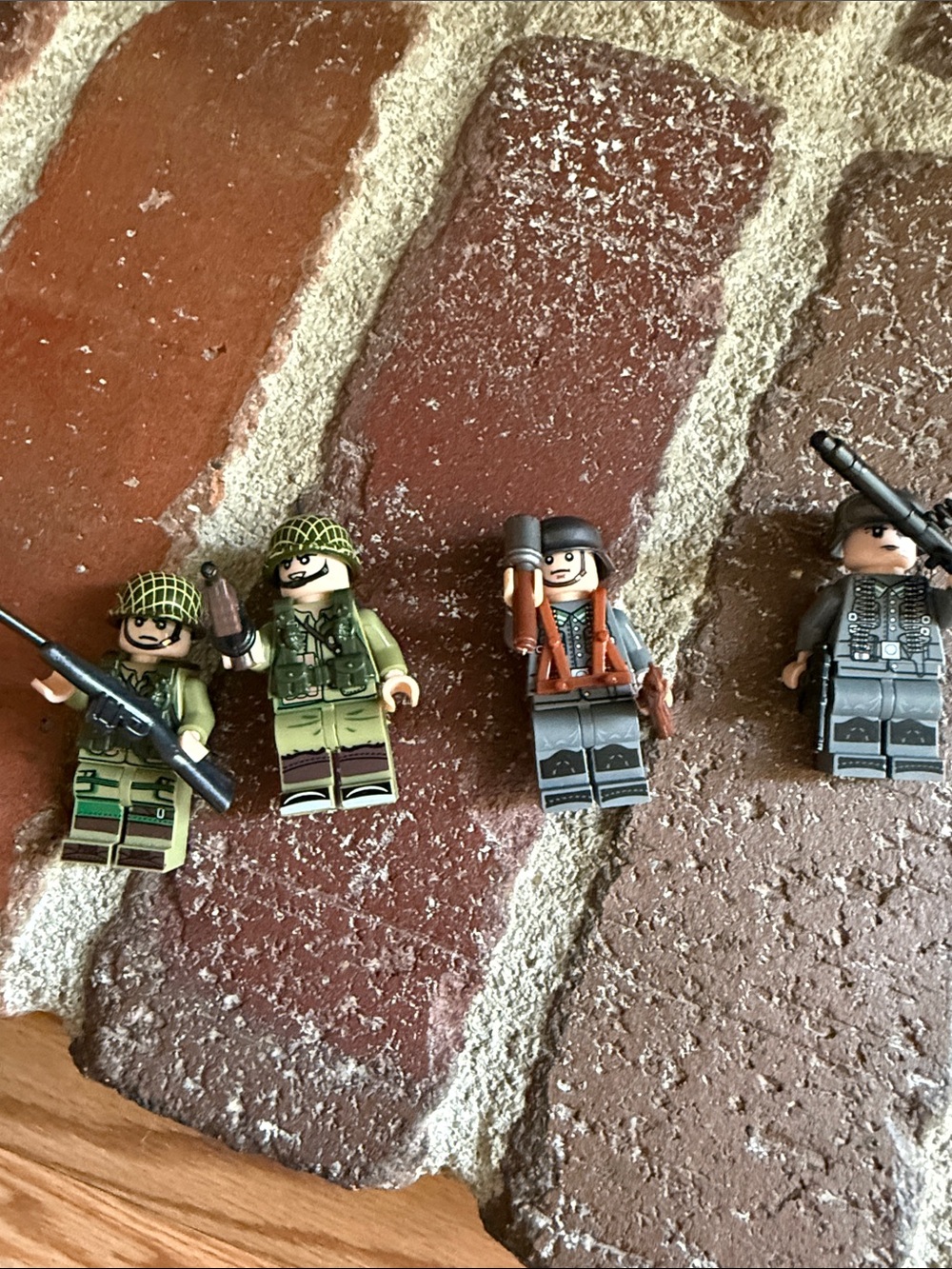 Lego Olive Green and Black Mini Soldier Hook Set ww2 - Picture 3 of 3